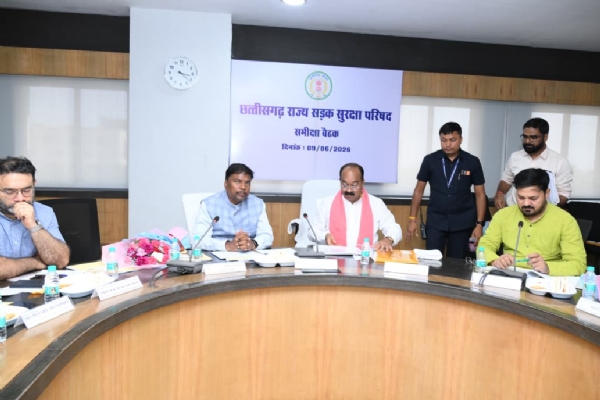 मंत्रालय में आयोजित राज्य सड़क सुरक्षा परिषद की बैठक में उपमुख्यमंत्री अरुण साव, उपमुख्यमंत्री विजय शर्मा तथा परिवहन मंत्री केदार कश्यप मंत्रालय में आयोजित राज्य सड़क सुरक्षा परिषद की बैठक में उपमुख्यमंत्री अरुण साव, उपमुख्यमंत्री विजय शर्मा तथा परिवहन मंत्री केदार कश्यप