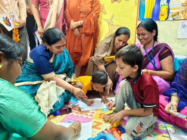 आंगनबाड़ी केंद्रों पर खिलौना बैंक व प्रवेशोत्सव कार्यक्रम का आयोजन आंगनबाड़ी केंद्रों पर खिलौना बैंक व प्रवेशोत्सव कार्यक्रम का आयोजन