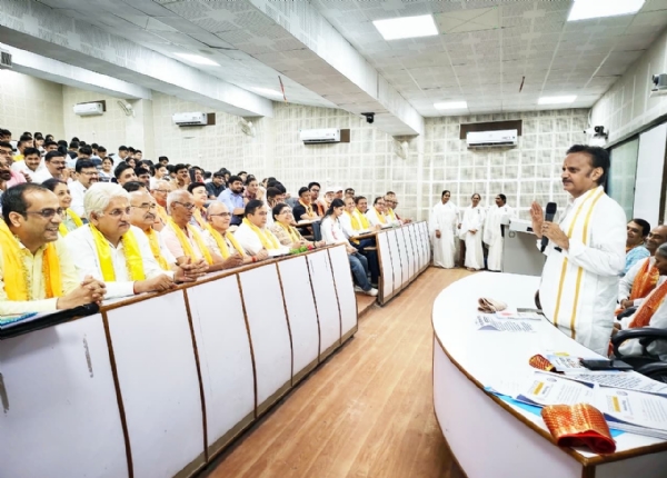 राष्ट्रीय चिकित्सक दिवस पर उप मुख्यमंत्री शुक्ल ने चिकित्सकों का किया सम्मान