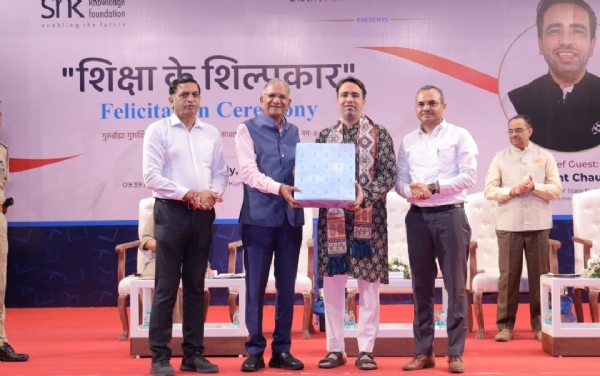 ‘शिक्षा के शिल्पकार’ सम्मान समारोह में शामिल हुए केंद्रीय शिक्षा राज्य मंत्री जयंत चौधरी ‘शिक्षा के शिल्पकार’ सम्मान समारोह में शामिल हुए केंद्रीय शिक्षा राज्य मंत्री जयंत चौधरी