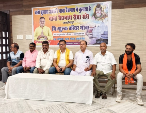 प्रेस वार्ता में जानकारी देते संघ के संस्थापक सदस्य विकास सिंह प्रेस वार्ता में जानकारी देते संघ के संस्थापक सदस्य विकास सिंह