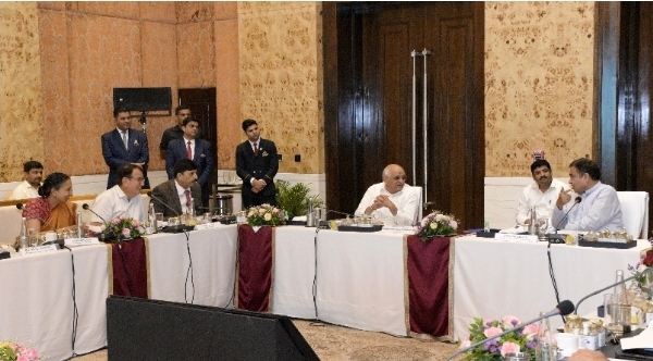केंद्रीय मंत्री नितिन गडकरी और मुख्यमंत्री भूपेंद्र पटेल की समीक्षा बैठक केंद्रीय मंत्री नितिन गडकरी और मुख्यमंत्री भूपेंद्र पटेल की समीक्षा बैठक
