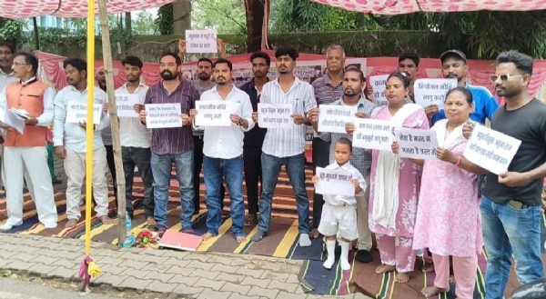 संपूर्ण क्रांति का आह्वान के बैनर तले धरना प्रदर्शन संपूर्ण क्रांति का आह्वान के बैनर तले धरना प्रदर्शन