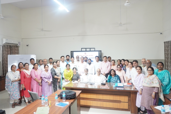 उत्तर प्रदेश माध्यमिक शिक्षा परिषद की पांच दिवसीय कार्यशाला के समापन का छाया चित्र उत्तर प्रदेश माध्यमिक शिक्षा परिषद की पांच दिवसीय कार्यशाला के समापन का छाया चित्र