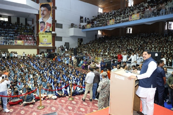 इंदौर में पुण्योदय प्रकल्प कार्यक्रम को संबोधित करते हुए मुख्यमंत्री डॉ. मोहन यादव