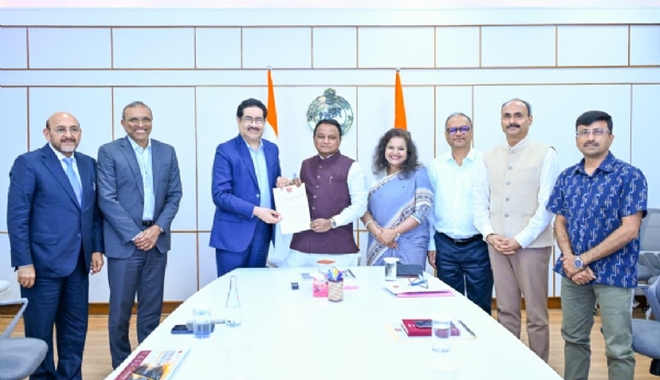 मुख्यमंत्री मोहन चरण माझी और आदित्य बिड़ला समूह के चेयरमैन कुमार मंगलम बिड़ला के बीच बैठक