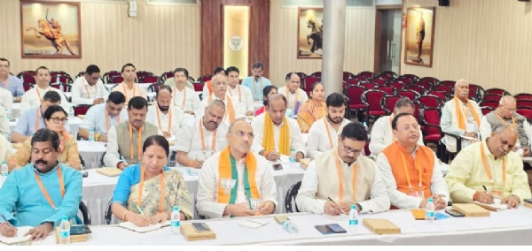 भाजपा की बैठक में उपस्थित प्रदेश पदाधिकारी