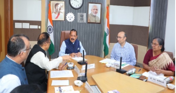 ‘स्वच्छ सागर, सुरक्षित सागर’ अभियान की तैयारियों पर विज्ञान मंत्रालयों और विभागों की उच्चस्तरीय बैठक की अध्यक्षता करते केंद्रीय मंत्री डॉ. जितेंद्र सिंह। ‘स्वच्छ सागर, सुरक्षित सागर’ अभियान की तैयारियों पर विज्ञान मंत्रालयों और विभागों की उच्चस्तरीय बैठक की अध्यक्षता करते केंद्रीय मंत्री डॉ. जितेंद्र सिंह।