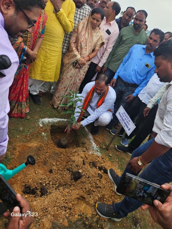 जन सम्मेलन, ‘एक पेड़ मां के नाम’ वृहद वृक्षारोपण एवं ‘मोर गांव-मोर पानी’ जनभागीदारी कार्यक्रम जन सम्मेलन, ‘एक पेड़ मां के नाम’ वृहद वृक्षारोपण एवं ‘मोर गांव-मोर पानी’ जनभागीदारी कार्यक्रम