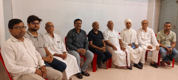श्री जगन्नाथ रथ यात्रा को लेकर बैठक करते लोग