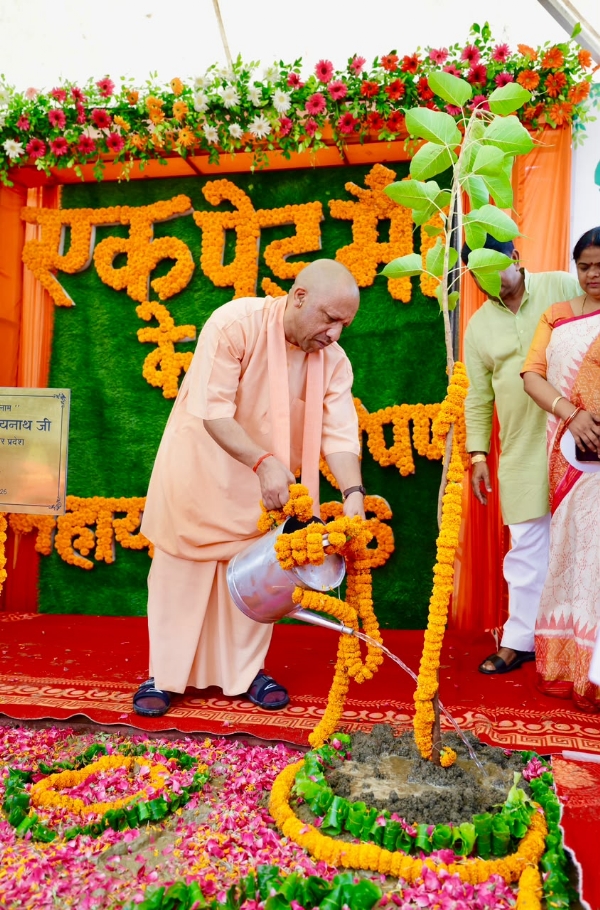 जनसभा को संबोधित कर बोले सीएम योगी - सैकड़ो टन कार्बन डाइऑक्साइड का अवशोषण करता है एक पेड़* जनसभा को संबोधित कर बोले सीएम योगी - सैकड़ो टन कार्बन डाइऑक्साइड का अवशोषण करता है एक पेड़*