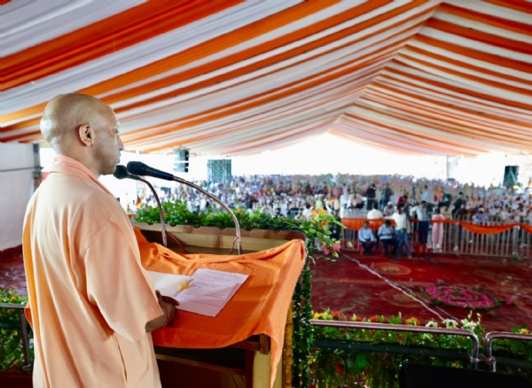 जनसभा को संबोधित कर बोले सीएम योगी - सैकड़ो टन कार्बन डाइऑक्साइड का अवशोषण करता है एक पेड़* जनसभा को संबोधित कर बोले सीएम योगी - सैकड़ो टन कार्बन डाइऑक्साइड का अवशोषण करता है एक पेड़*