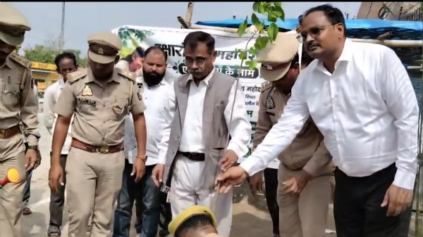पौधरोपण करते जिला न्यायधीश