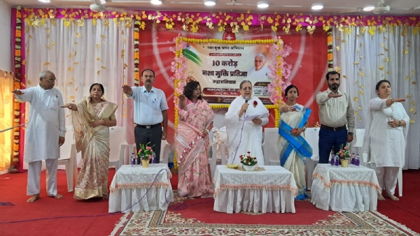 कार्यक्रम में मौजूद अतिथियों की तस्वीर