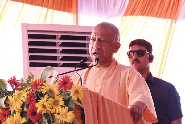 जनसभा को संबोधित कर बोले सीएम योगी - सैकड़ो टन कार्बन डाइऑक्साइड का अवशोषण करता है एक पेड़* जनसभा को संबोधित कर बोले सीएम योगी - सैकड़ो टन कार्बन डाइऑक्साइड का अवशोषण करता है एक पेड़*
