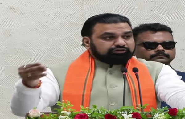 सम्राट चौधरी पर्यटन विभाग की महत्वाकांक्षी हेली-टूरिज्म सेवा का शुभारंभ के मौके पर सम्बोधित करते हुए सम्राट चौधरी पर्यटन विभाग की महत्वाकांक्षी हेली-टूरिज्म सेवा का शुभारंभ के मौके पर सम्बोधित करते हुए