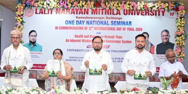 दरभंगा: एलएनएमयू में आयोजित राष्ट्रीय संगोष्ठी का उद्घाटन करते कुलपति प्रो. संजय कुमार चौधरी एवं अन्य अतिथि।