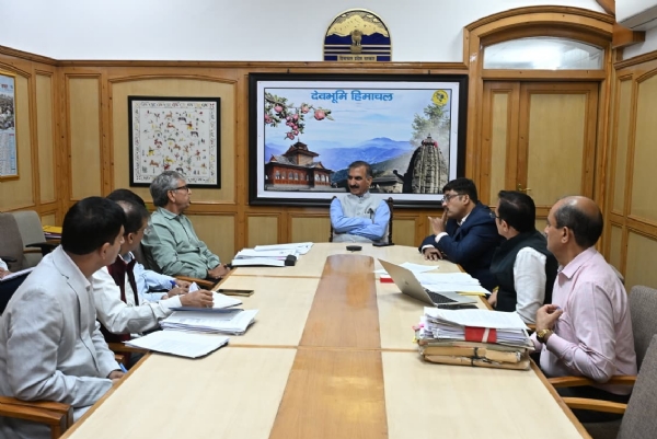 मुख्यमंत्री बैठक की समीक्षा करते हुए मुख्यमंत्री बैठक की समीक्षा करते हुए