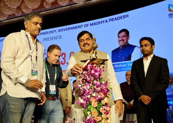 मुख्यमंत्री डॉ. यादव भोपाल में एमपी टेक ग्रोथ कॉन्क्लेव का शुभारंभ करते हुए मुख्यमंत्री डॉ. यादव भोपाल में एमपी टेक ग्रोथ कॉन्क्लेव का शुभारंभ करते हुए