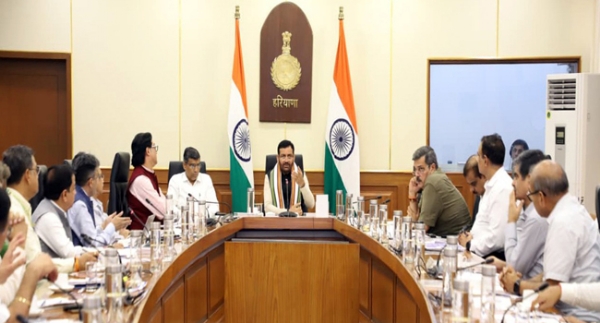 हरियाणा के मुख्यमंत्री उच्चतर शिक्षा विभाग की बैठक लेते हुए हरियाणा के मुख्यमंत्री उच्चतर शिक्षा विभाग की बैठक लेते हुए
