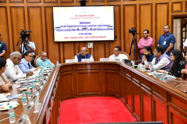 दिल्ली विधानसभा में समितियों  के अध्यक्षों के लिए आयोजित कार्यशाला को संबोधित करते अध्यक्ष विजेंद्र गुप्ता