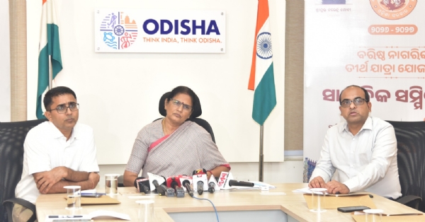 उपमुख्यमंत्री प्रभाती परिडा पत्रकारों से बात करते हुए उपमुख्यमंत्री प्रभाती परिडा पत्रकारों से बात करते हुए