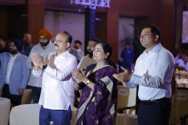 दिल्ली की मुख्यमंत्री रेखा गुप्ता मंगलवार को राष्ट्रमंडल टेबल टेनिस चैंपियनशिप के आधिकारिक शुभंकर ‘मयूर’ का अनावरण करते हुए साथ में दिल्ली के खेल मंत्री आशीष सूद दिल्ली की मुख्यमंत्री रेखा गुप्ता मंगलवार को राष्ट्रमंडल टेबल टेनिस चैंपियनशिप के आधिकारिक शुभंकर ‘मयूर’ का अनावरण करते हुए साथ में दिल्ली के खेल मंत्री आशीष सूद