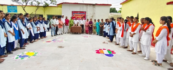 अररिया फोटो:रंगोली के साथ अभाविप कार्यकर्ता अररिया फोटो:रंगोली के साथ अभाविप कार्यकर्ता