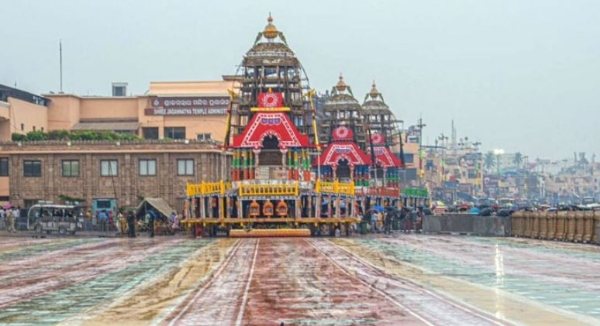 पुरी के बडदांड में रथ पुरी के बडदांड में रथ