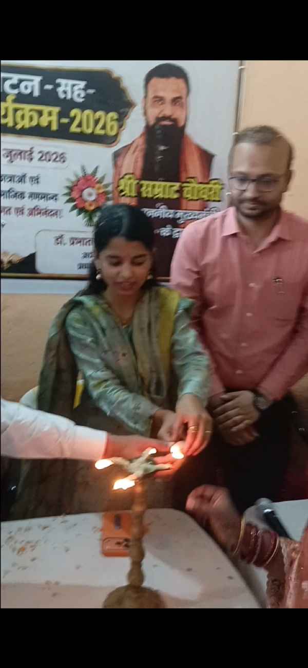 दरभंगा: उद्घाटन समारोह में मैथिली ठाकुर व अन्य। दरभंगा: उद्घाटन समारोह में मैथिली ठाकुर व अन्य।