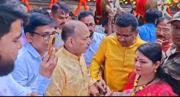 रानीगंज राजबाड़ी रथ यात्रा में शामिल विधायक डॉ रजत पोद्दार रानीगंज राजबाड़ी रथ यात्रा में शामिल विधायक डॉ रजत पोद्दार