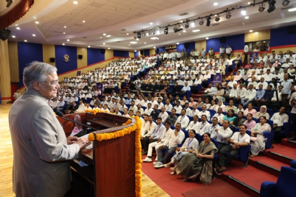 मुरादाबाद के तीर्थंकर महावीर विश्वविद्यालय में आयोजित संवाद कार्यक्रम को संबोधित करते मुख्य निर्वाचन आयुक्त ज्ञानेश कुमार।
