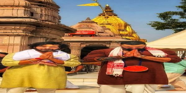 रक्तांचल सीजन थ्री इत्यस्य विज्ञापनाय समायाताःकलाकाराः विश्वनाथमंदिरे कृतवन्तो दर्शनपूजनम्