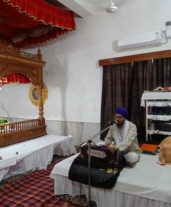 ग्रंथी हरभजन सिंह ने सावन माह से संबंधित गुरबाणी की पंक्तियां संगत को सुनाते हुए ग्रंथी हरभजन सिंह ने सावन माह से संबंधित गुरबाणी की पंक्तियां संगत को सुनाते हुए