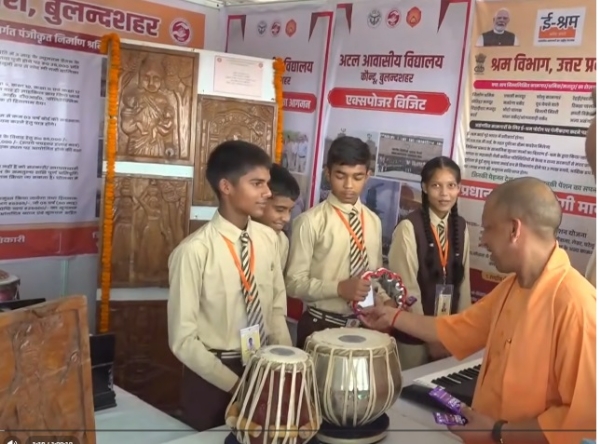 मुख्यमंत्री योगी आदित्यनाथ ने शनिवार को बुलंदशहर में कार्यक्रम को संबोधित करते हुए मुख्यमंत्री योगी आदित्यनाथ ने शनिवार को बुलंदशहर में कार्यक्रम को संबोधित करते हुए