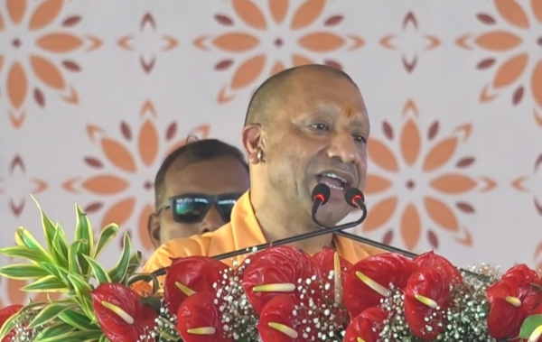 मुख्यमंत्री योगी आदित्यनाथ ने शनिवार को बुलंदशहर में कार्यक्रम को संबोधित करते हुए मुख्यमंत्री योगी आदित्यनाथ ने शनिवार को बुलंदशहर में कार्यक्रम को संबोधित करते हुए