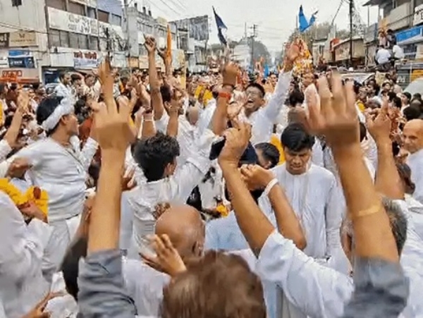 भोपाल में निकली भगवान जगन्नाथ की रथयात्रा में झूमे श्रद्धालु भोपाल में निकली भगवान जगन्नाथ की रथयात्रा में झूमे श्रद्धालु