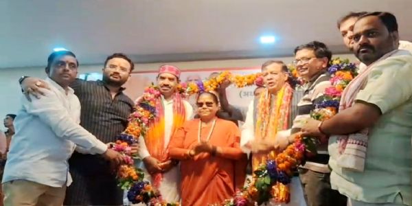 सनातन-धर्म-विषये आपत्तिजनक-वक्तव्यं दत्तवद्भि: जनैः सार्वजनिक-क्षमायाचना कर्तव्या - साध्वी-निरञ्जन-ज्योतिः