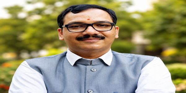 भारतस्य वर्धमानपदस्य ट्रंपस्य च करास्त्रम्
