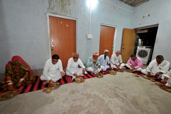 भाेजन भाेजन