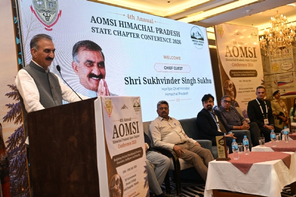 मुख्यमंत्री डैंटल कॉलेज में सम्बोधित करते हुए मुख्यमंत्री डैंटल कॉलेज में सम्बोधित करते हुए
