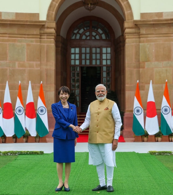 जापान की प्रधानमंत्री के साथ प्रधानमंत्री मोदी जापान की प्रधानमंत्री के साथ प्रधानमंत्री मोदी