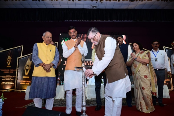 कार्यक्रम का शुभारंभ करते हुए राज्यपाल