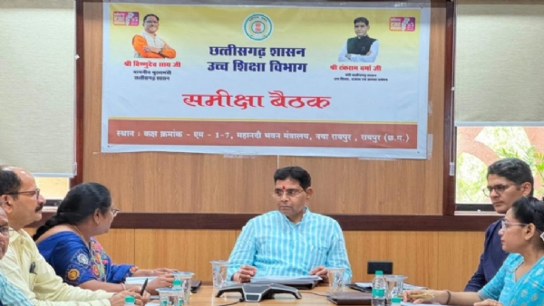 उच्च शिक्षा मंत्री टंकराम वर्मा की अध्यक्षता में मंत्रालय में उच्च शिक्षा विभाग की समीक्षा बैठक