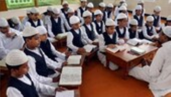 मदरसे में पढ़ते बच्चे फाइल फोटो मदरसे में पढ़ते बच्चे फाइल फोटो