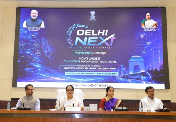 दिल्ली सचिवालय में गुरुवार को दिल्ली नेक्स्ट की अध्यक्षता करते हुए
