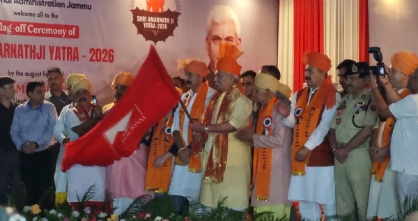 श्री अमरनाथ यात्रा के लिए जम्मू से 4,822 तीर्थयात्रियों का पहला जत्था रवाना, उपराज्यपाल ने दिखाई हरि झंडी