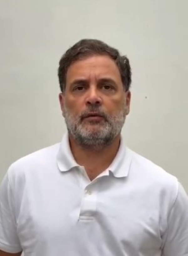 नीट-यूजी समेत विभिन्न परीक्षाओं में कथित पेपर लीक और छात्रों पर पुलिस कार्रवाई को लेकर वीडियो संदेश जारी करते लोकसभा में नेता प्रतिपक्ष राहुल गांधी। नीट-यूजी समेत विभिन्न परीक्षाओं में कथित पेपर लीक और छात्रों पर पुलिस कार्रवाई को लेकर वीडियो संदेश जारी करते लोकसभा में नेता प्रतिपक्ष राहुल गांधी।