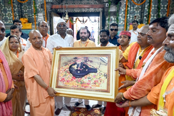 Photo Caption: मुख्यमंत्री योगी आदित्यनाथ जी, दिनांक 20 जुलाई 2026 को लोधेश्वर महादेव मंदिर, बाराबंकी में पूजा अर्चना करते एवं कॉरिडोर का निरीक्षण करते हुए। Photo Caption: मुख्यमंत्री योगी आदित्यनाथ जी, दिनांक 20 जुलाई 2026 को लोधेश्वर महादेव मंदिर, बाराबंकी में पूजा अर्चना करते एवं कॉरिडोर का निरीक्षण करते हुए।