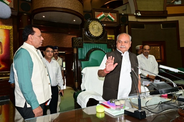विधानसभा अध्यक्ष मानसून सत्र की तैयारियों का जायजा लेते हुए विधानसभा अध्यक्ष मानसून सत्र की तैयारियों का जायजा लेते हुए